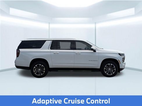 Used 2026 Chevrolet Suburban LS RWD image 9