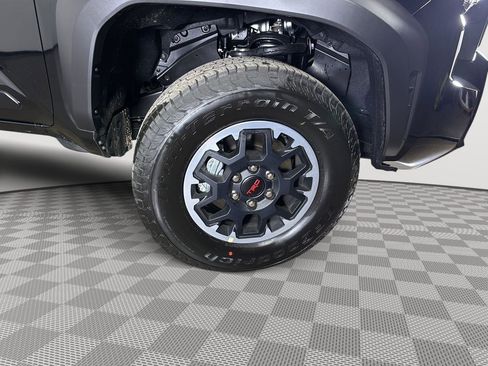 Used 2025 Toyota Tacoma TRD Off-Road image 6