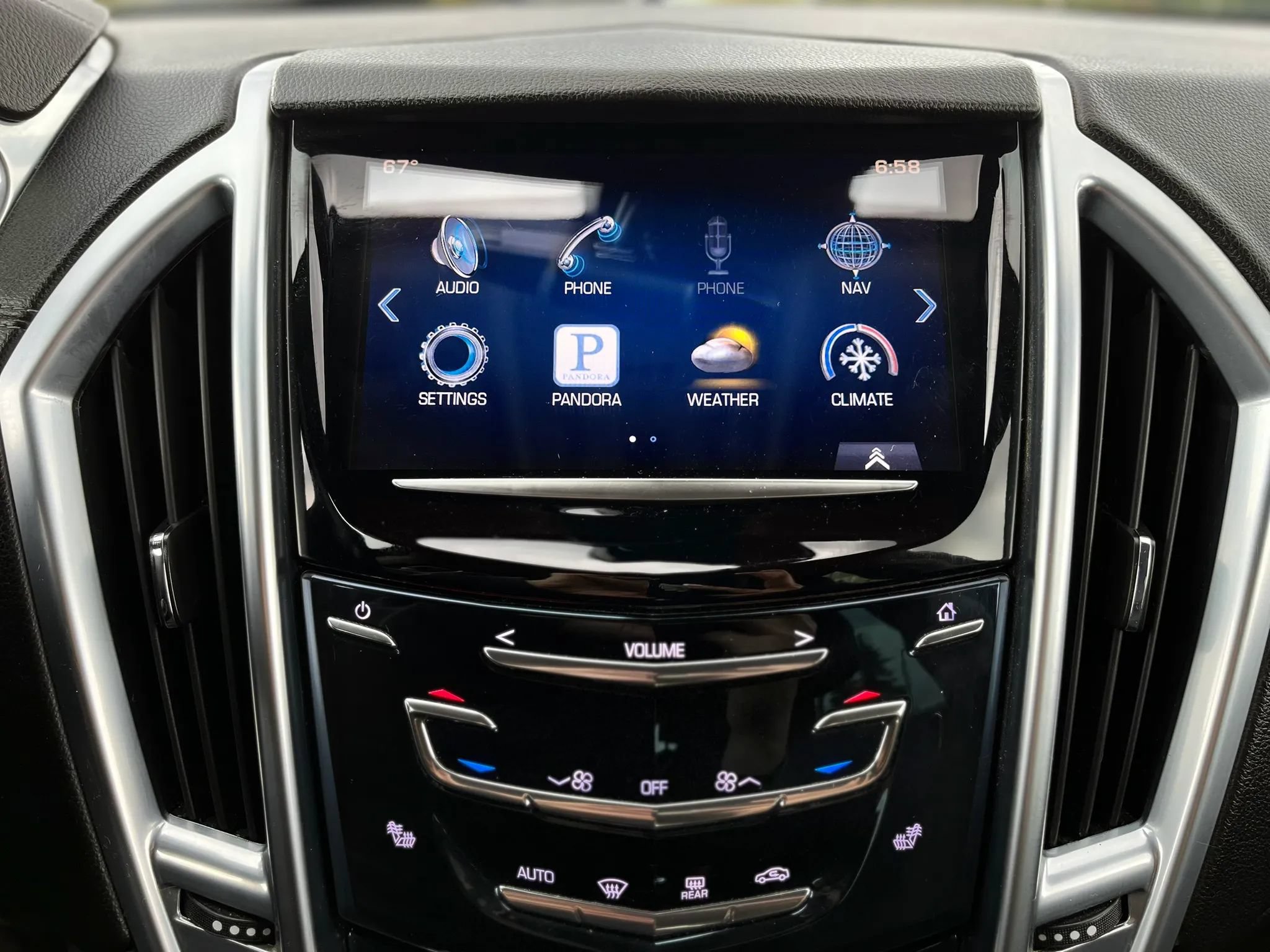 Used 2014 Cadillac SRX Luxury w/ Driver Awareness Package AWD/4WD image 19