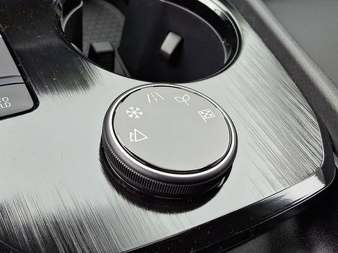 New 2025 Nissan Rogue SL w/ Tech Package AWD/4WD image 15