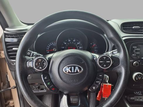 Used 2015 Kia Soul FWD image 11