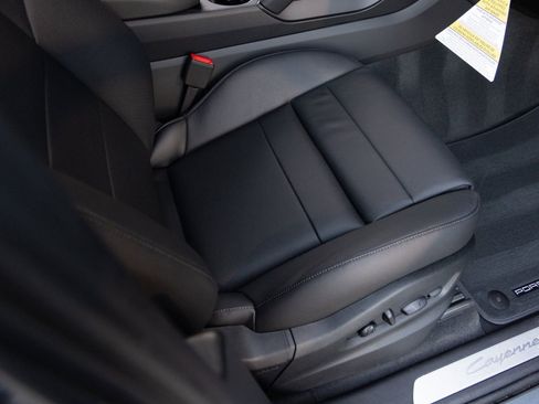 New 2026 Porsche Cayenne image 33