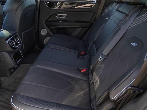Used 2023 Bentley Bentayga AWD/4WD image 41
