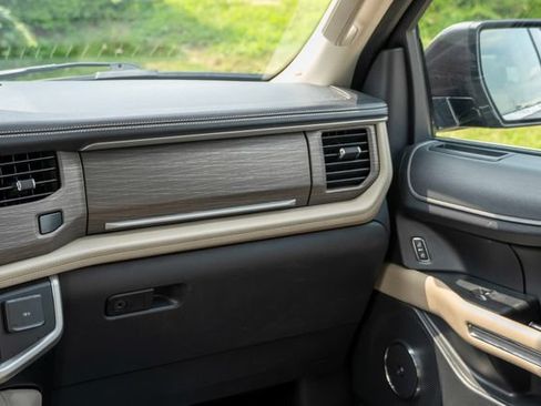 Used 2024 Ford Expedition Limited AWD/4WD image 79