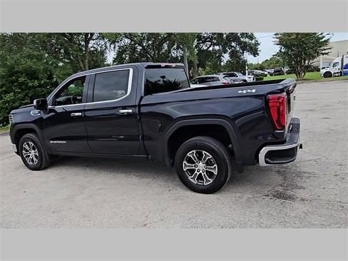 Used 2025 GMC Sierra 1500 SLT image 17