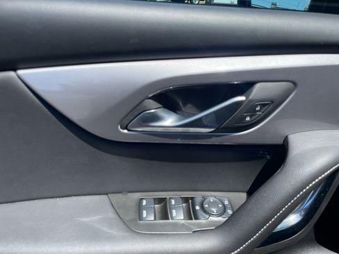 Used 2025 Chevrolet Blazer LT w/ Midnight/Sport Edition image 17