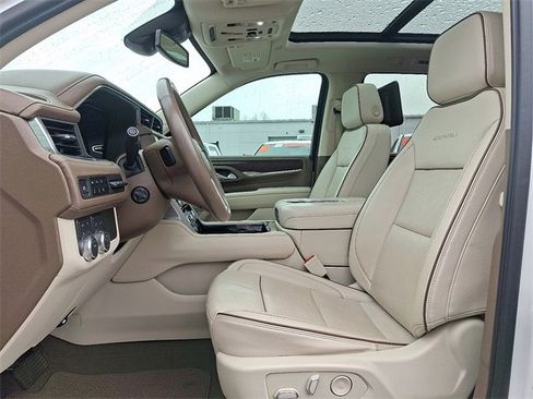 Used 2023 GMC Yukon Denali image 13