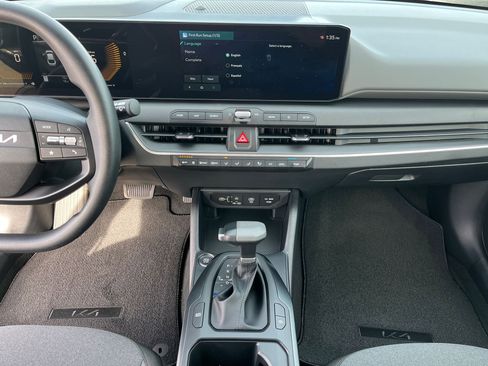 New 2025 Kia K4 LXS image 24