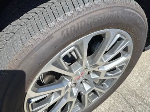 Used 2025 GMC Yukon Denali w/ Sun & Power Step Package AWD/4WD image 8