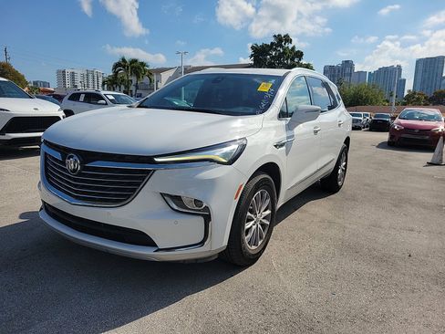 Used 2023 Buick Enclave Essence image 2