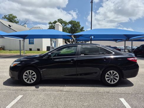 Used 2017 Toyota Camry LE FWD image 4