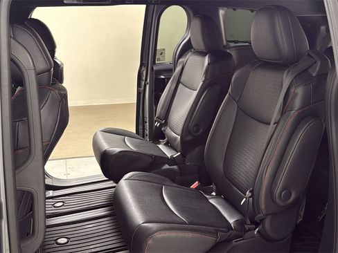 New 2026 Toyota Sienna XSE image 15