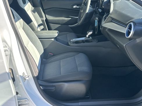 Used 2025 Chevrolet Trax LS w/ LS Convenience Package image 13