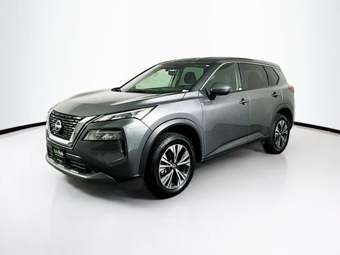 Used 2023 Nissan Rogue SV image 3