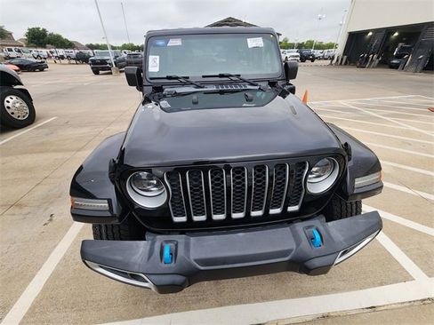 Used 2023 Jeep Wrangler Unlimited Sahara AWD/4WD image 4
