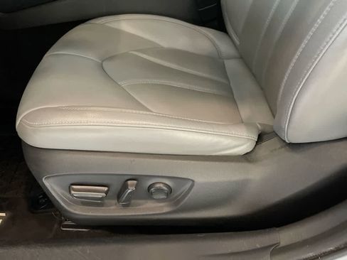 Used 2021 Toyota Avalon XLE image 12