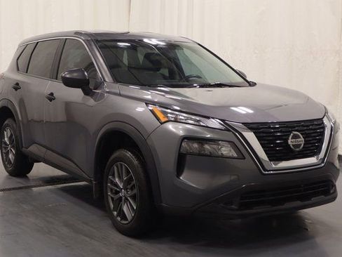 Used 2021 Nissan Rogue S image 2