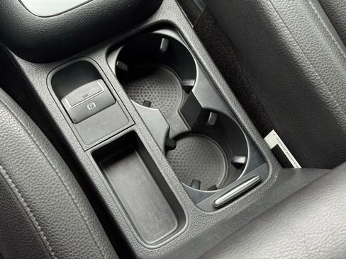 Used 2017 Volkswagen Tiguan S image 21