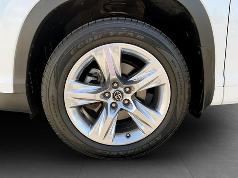 Used 2016 Toyota Highlander Limited AWD/4WD image 11