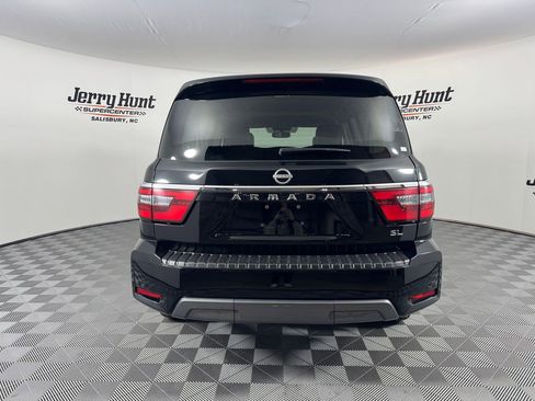 Used 2024 Nissan Armada SL w/ Captain's Chairs Package image 10