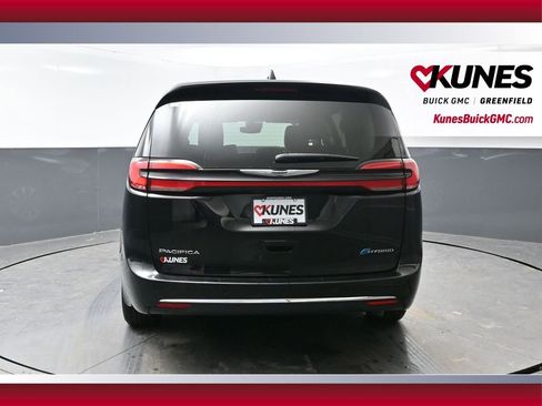 Used 2024 Chrysler Pacifica Select FWD image 12