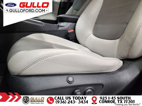 Used 2021 Toyota RAV4 XLE Premium image 24