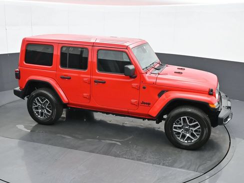 Used 2025 Jeep Wrangler Unlimited Sahara AWD/4WD image 23