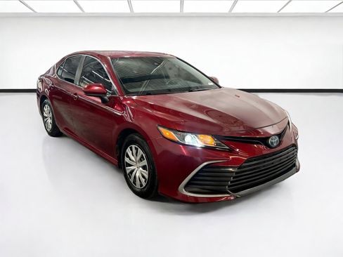 Used 2021 Toyota Camry LE FWD image 3