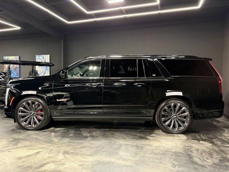 Used 2026 Cadillac Escalade ESV V AWD/4WD image 8