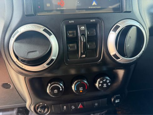 Used 2014 Jeep Wrangler Unlimited Sahara AWD/4WD image 27