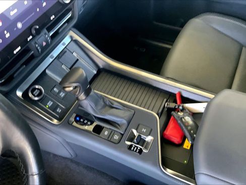 Used 2024 Lexus GX 550 image 16