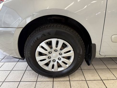 Used 2014 Kia Sedona LX image 36