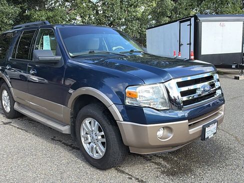 Used 2013 Ford Expedition XLT RWD image 3