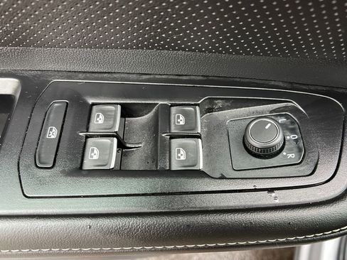 Used 2025 Volkswagen Atlas SE image 12