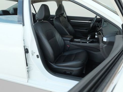 Used 2023 Nissan Altima 2.0 SR FWD image 29