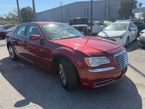 Used 2013 Chrysler 300 image 3