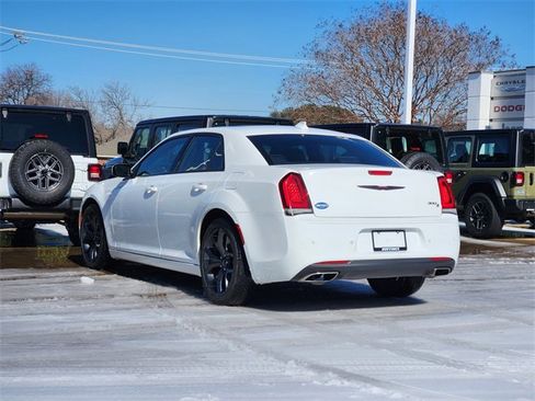 Used 2023 Chrysler 300 S image 5