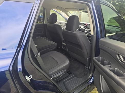 Used 2025 Nissan Pathfinder SV AWD/4WD image 32