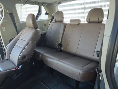 Used 2017 Toyota Sienna Limited Premium AWD/4WD image 9