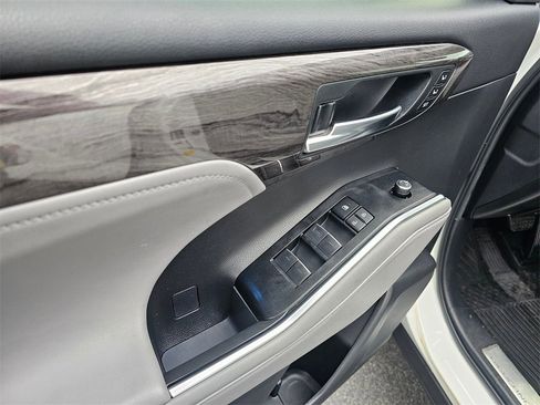 Used 2022 Toyota Highlander Platinum image 20