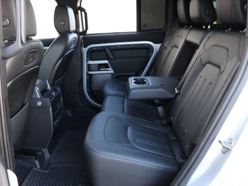 Used 2022 Land Rover Defender 110 SE AWD/4WD image 21