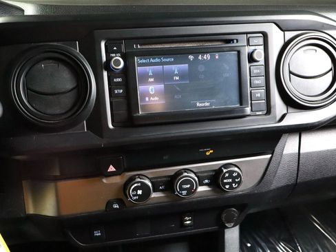 Used 2019 Toyota Tacoma SR image 18