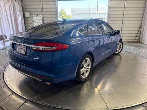 Used 2018 Ford Fusion SE w/ Fusion SE Technology Package FWD image 5