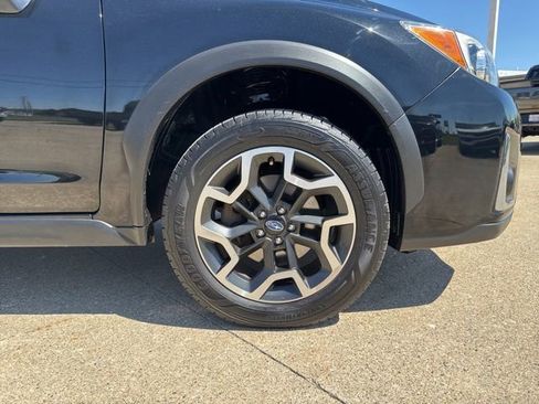 Used 2017 Subaru Crosstrek 2.0i Premium w/ Moonroof Package AWD/4WD image 9