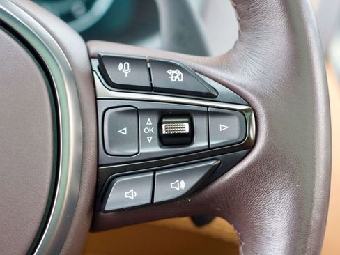 Used 2022 Aston Martin DBX image 24