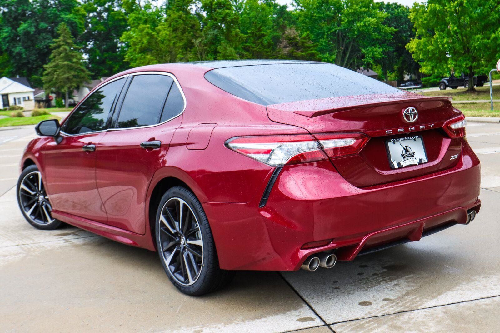Used 2018 Toyota Camry XSE FWD image 15
