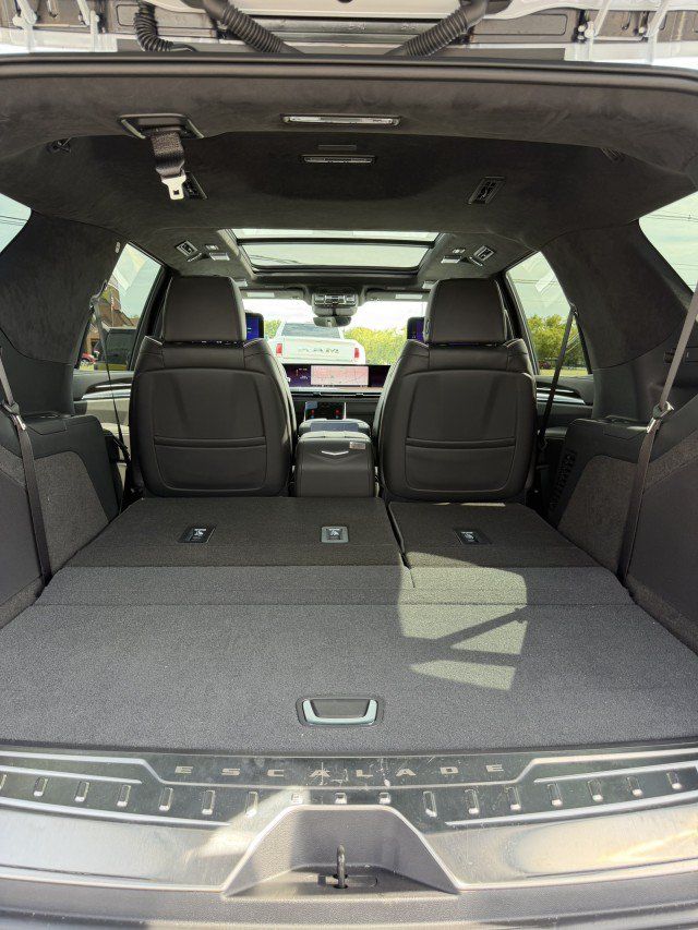 Used 2026 Cadillac Escalade Platinum Sport AWD/4WD image 64