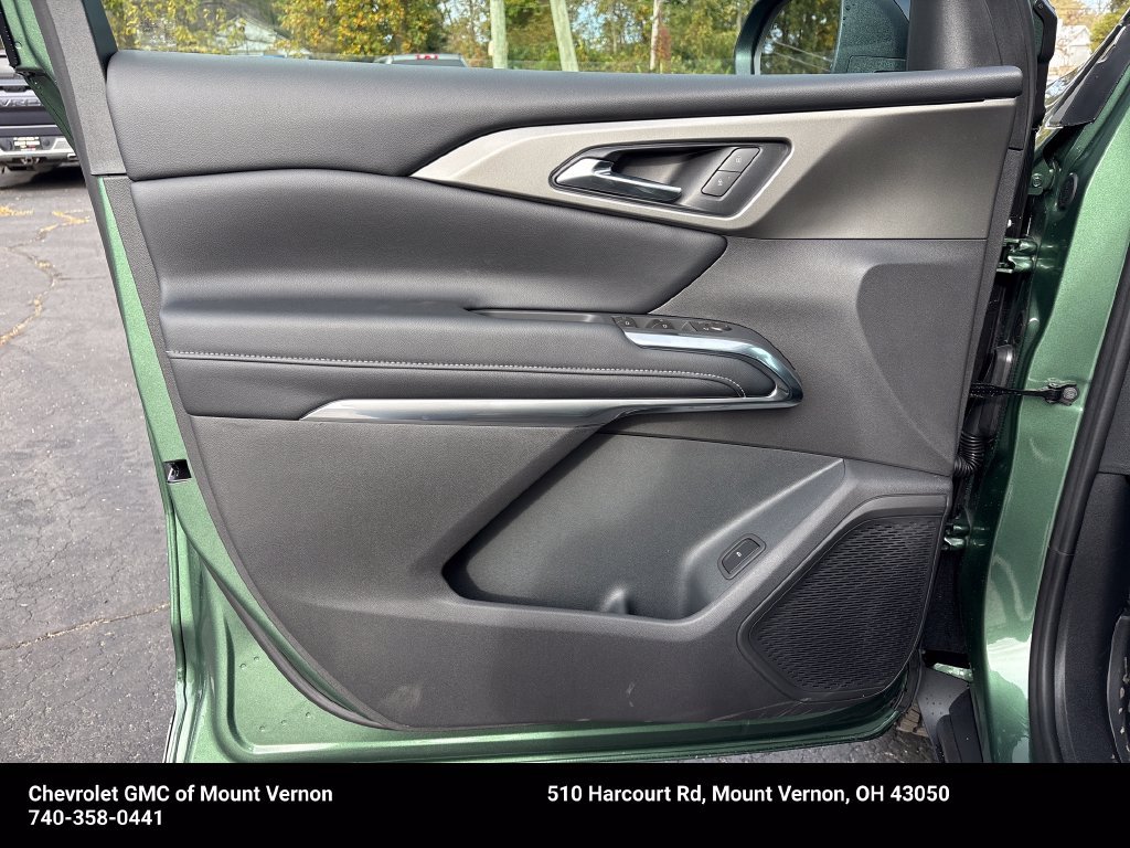 New 2027 Chevrolet Traverse LT w/ LPO, Floor Liner Package AWD/4WD image 14