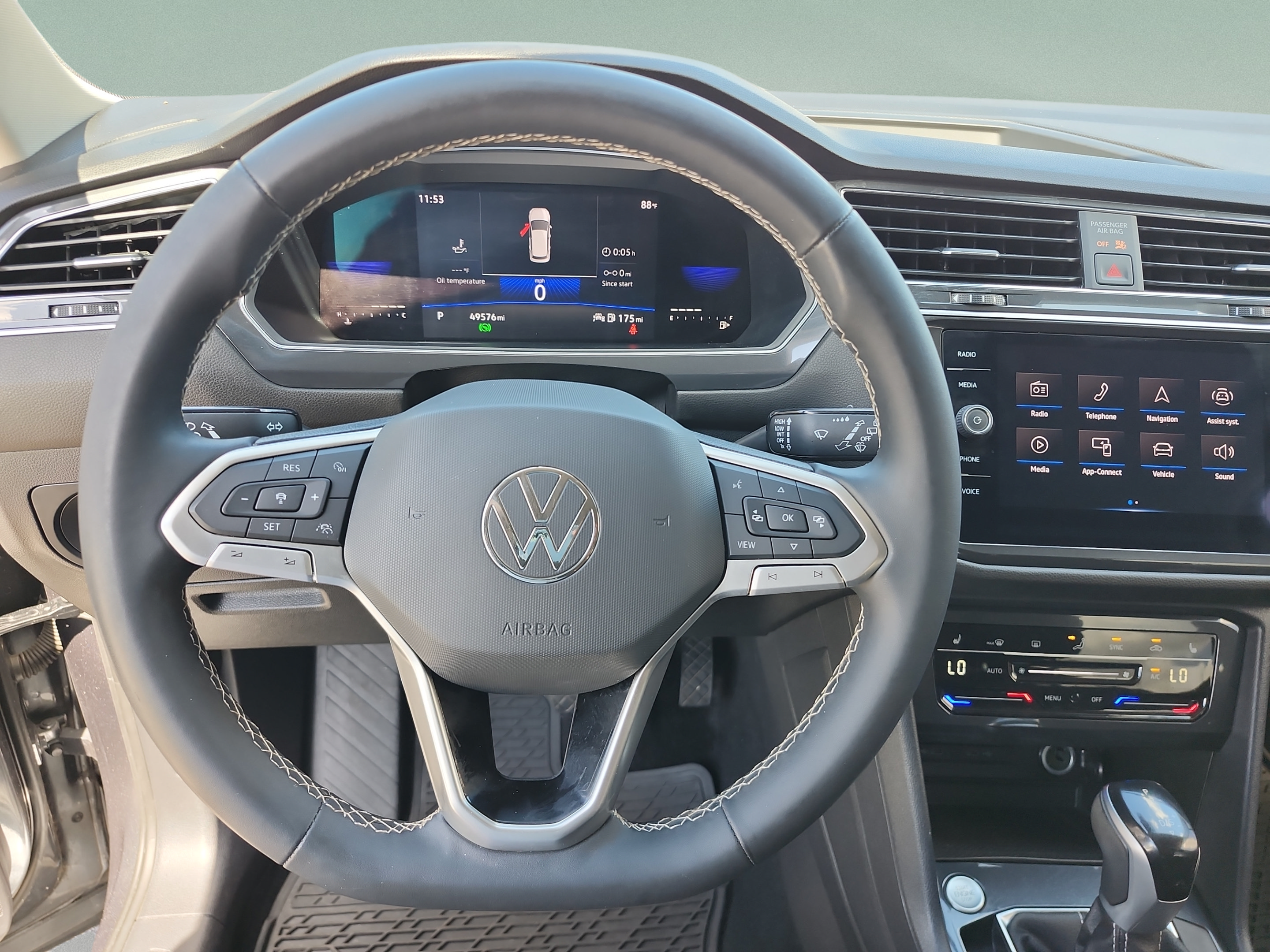 Used 2022 Volkswagen Tiguan SE FWD image 9