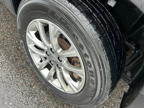 Used 2022 Jeep Cherokee Latitude Lux w/ Sun & Sound Group image 23